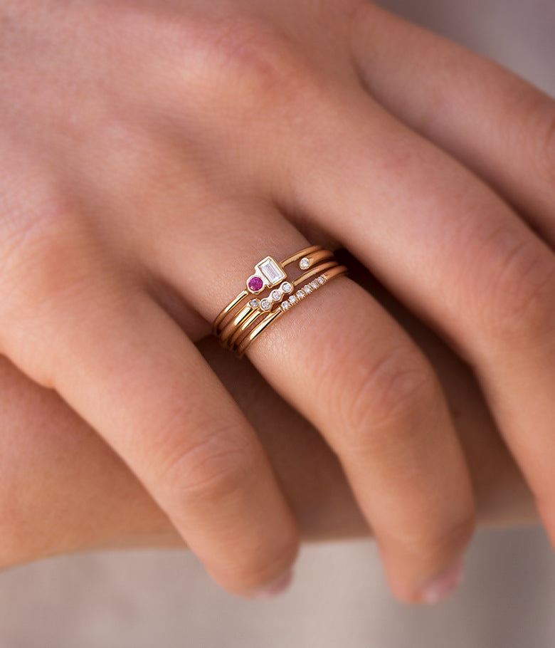 Smalle gouden ring met kleine diamantjes